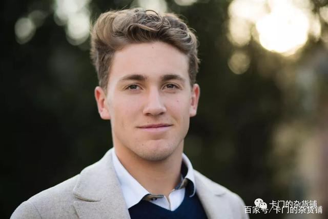 陷入财务困 陷入财务困