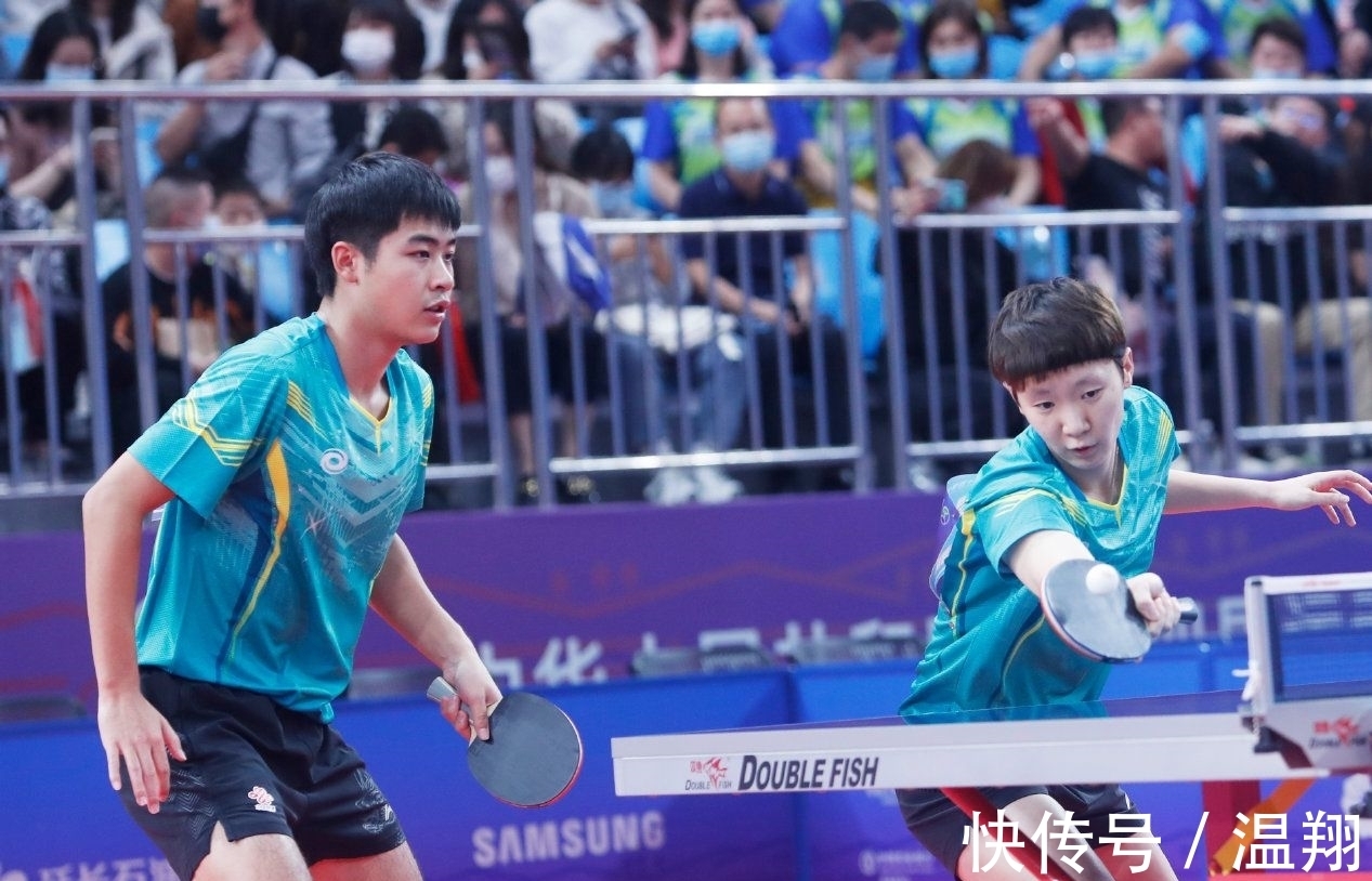 她获得了长 她获得了长