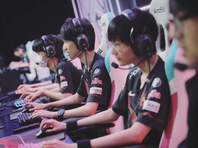 在高水平竞 在高水平竞